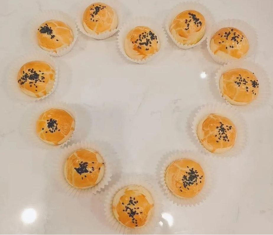 帥豐集成灶風(fēng)火輪蒸烤箱烤制的花式月餅，盡享中秋團圓味！